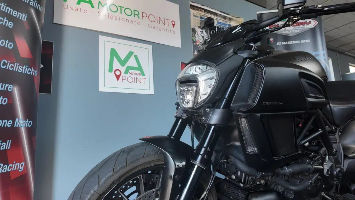 Ducati Diavel 1200 Dark (2012 - 13) (9)