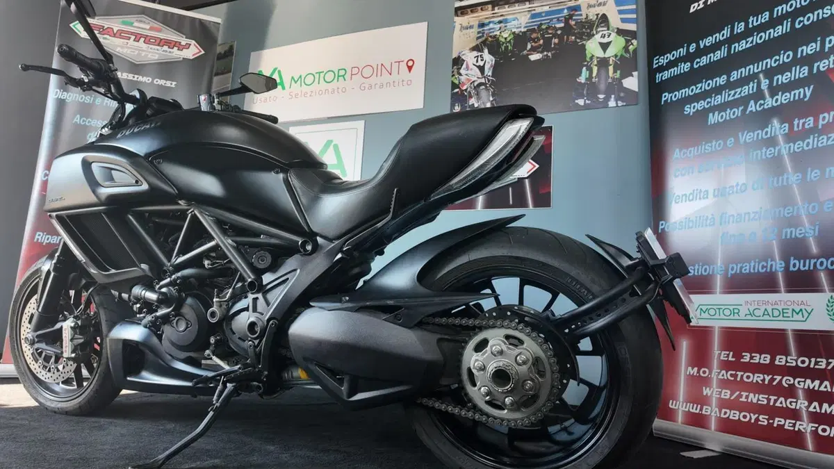 Ducati Diavel 1200 Dark (2012 - 13) (10)