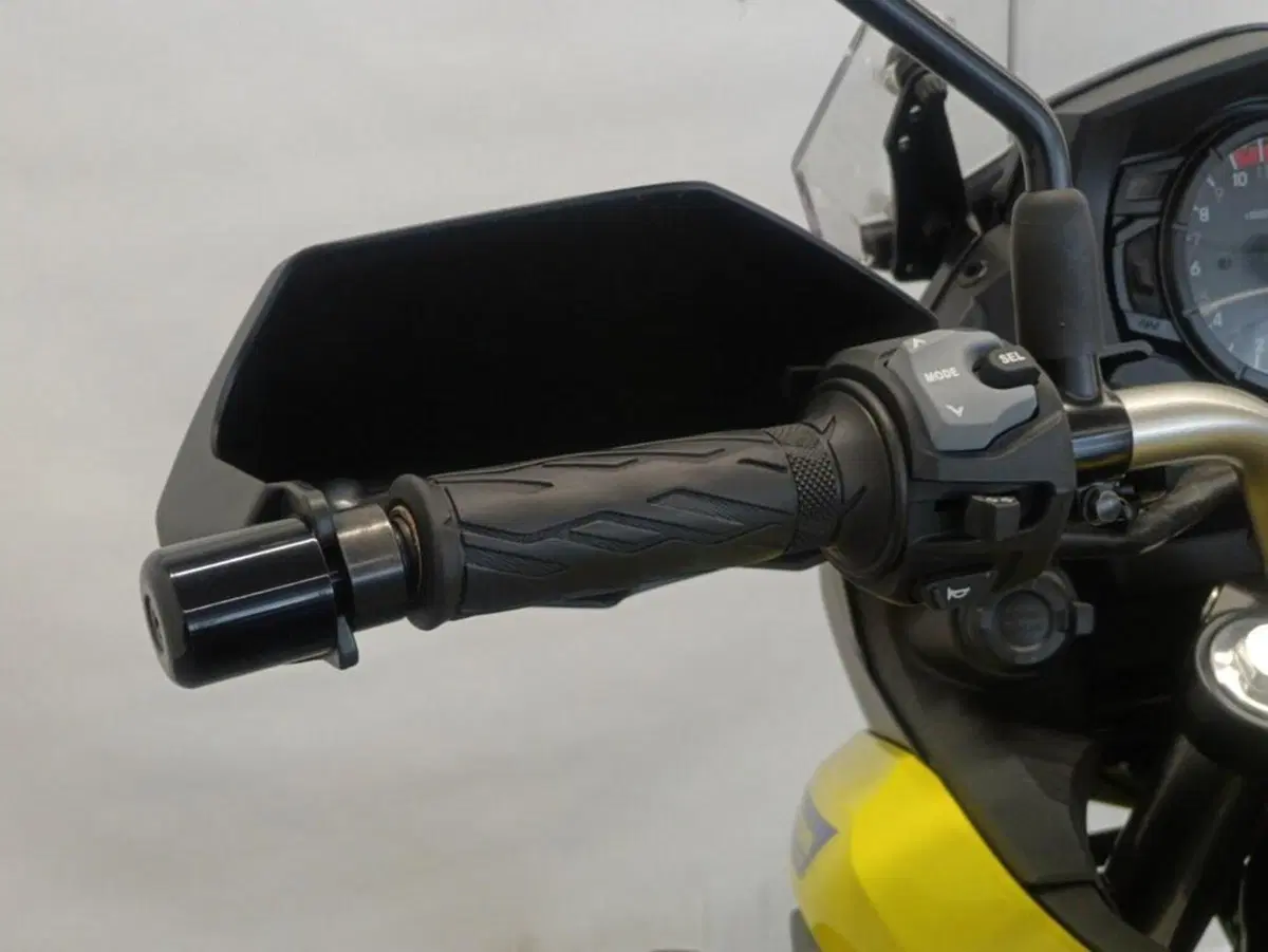 Suzuki V-Strom 650 (2021 - 25) (12)
