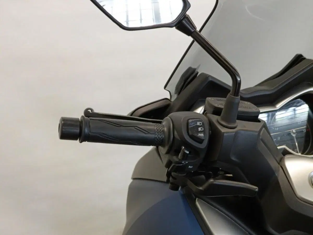 Yamaha X-Max 400 Iron Max (2019 - 20) (7)