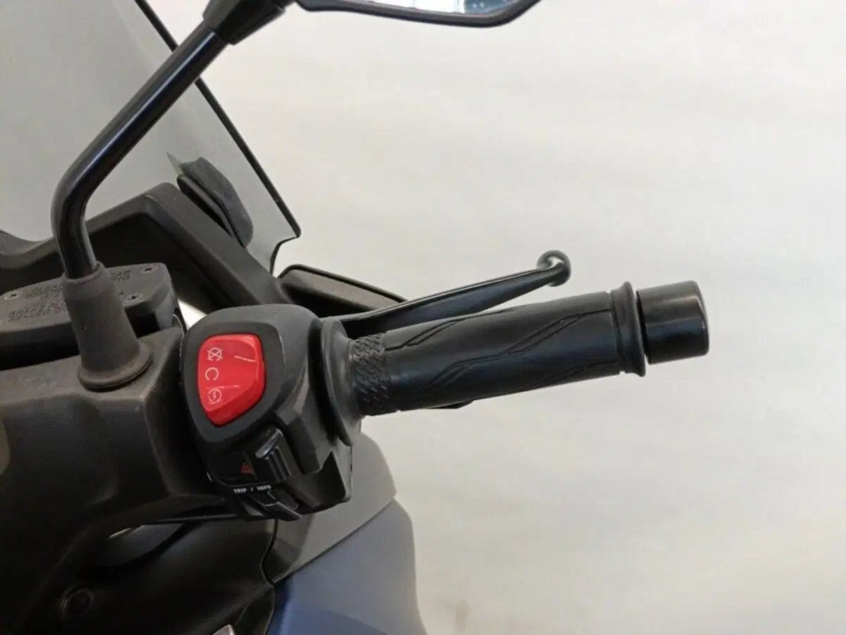 Yamaha X-Max 400 Iron Max (2019 - 20) (8)