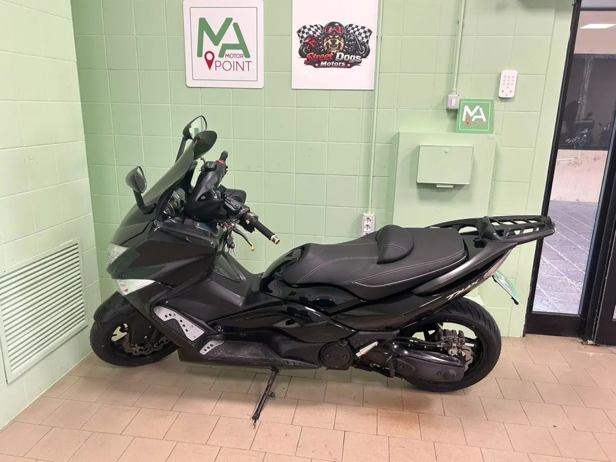 Yamaha T-Max 500 Night Max (2007 - 08) (2)