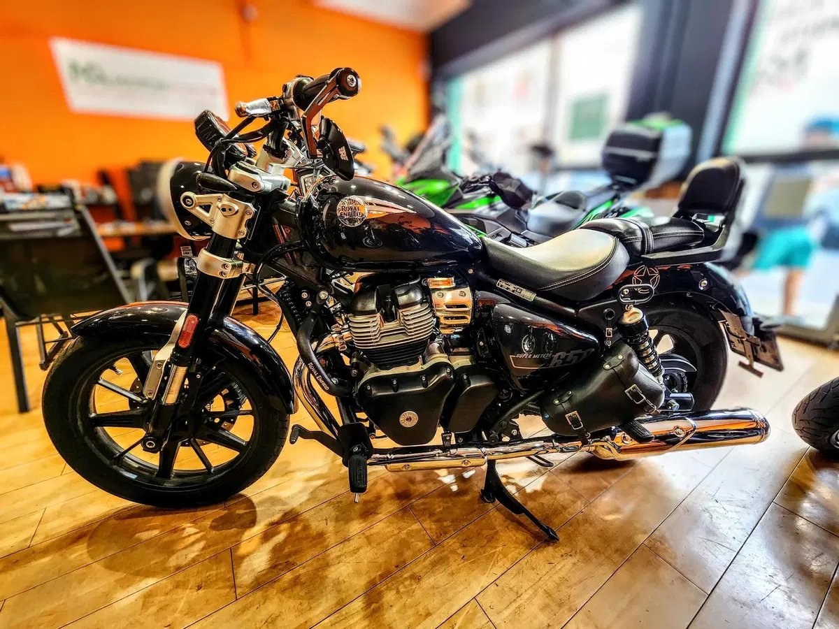 Royal Enfield Super Meteor 650 (2023 - 26) (2)