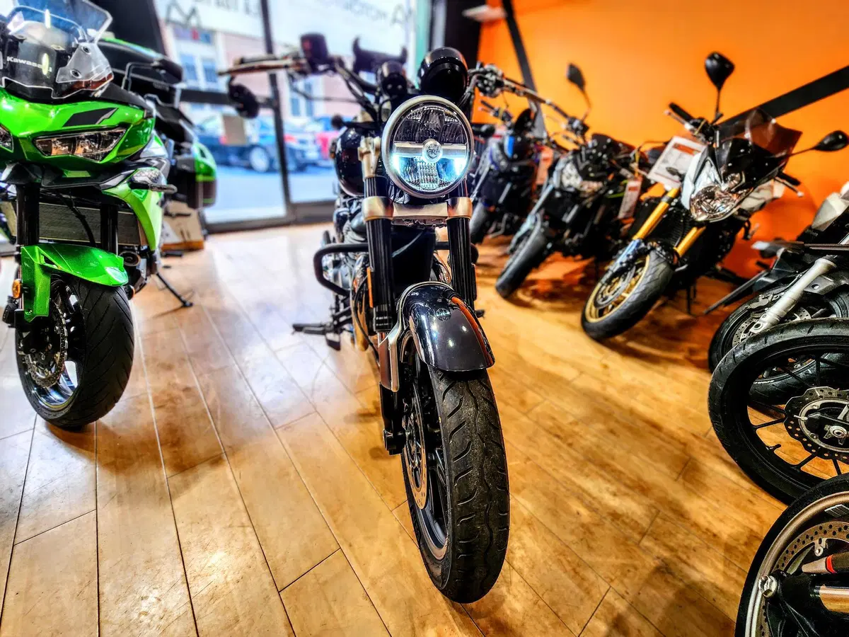 Royal Enfield Super Meteor 650 (2023 - 26) (3)