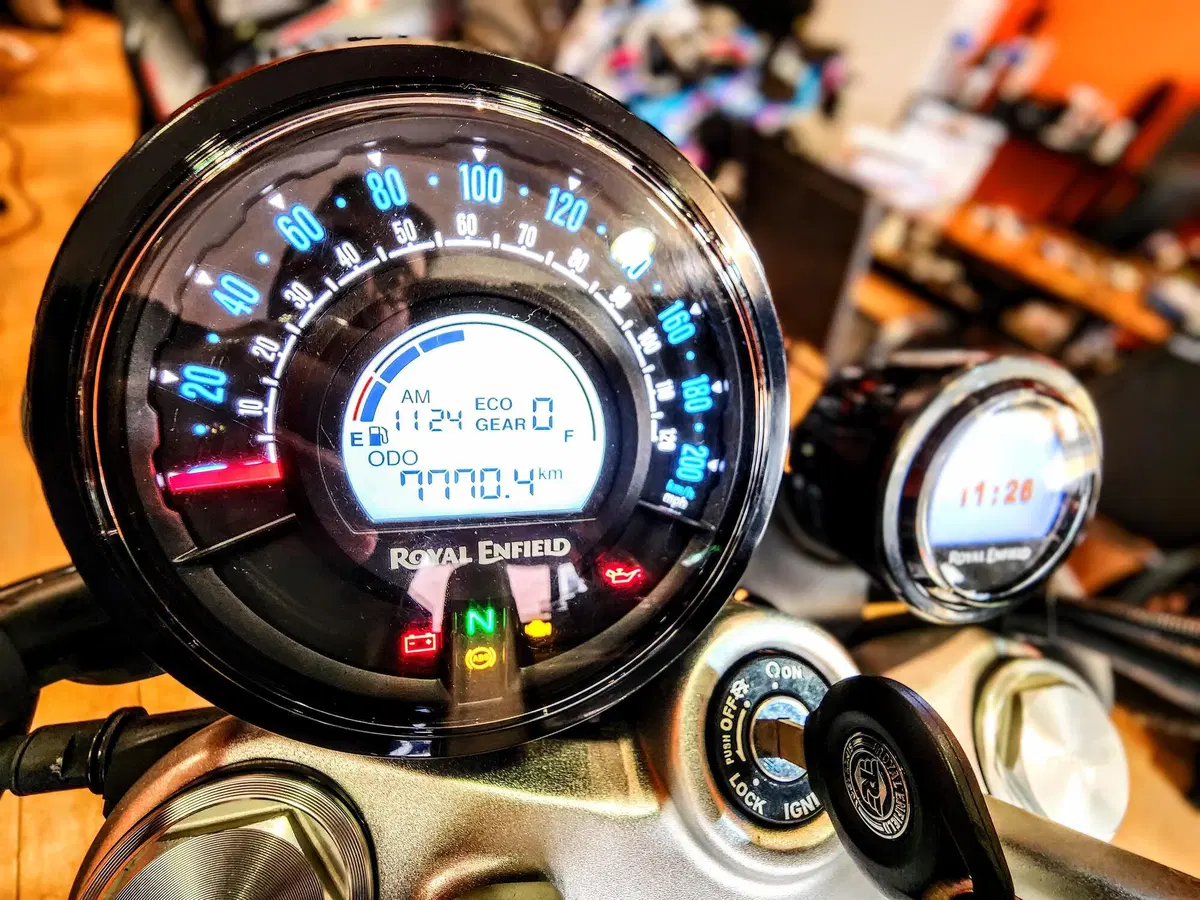 Royal Enfield Super Meteor 650 (2023 - 26) (5)