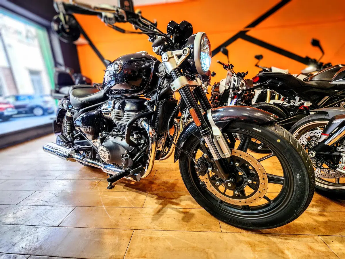 Royal Enfield Super Meteor 650 (2023 - 26) (6)