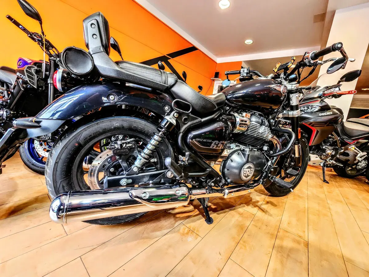 Royal Enfield Super Meteor 650 (2023 - 26) (7)