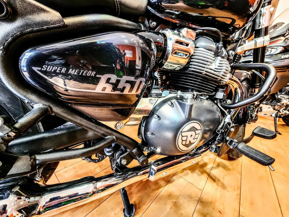 Royal Enfield Super Meteor 650 (2023 - 26) (9)