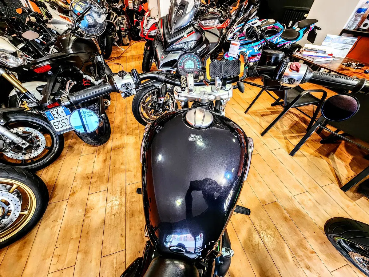 Royal Enfield Super Meteor 650 (2023 - 26) (10)