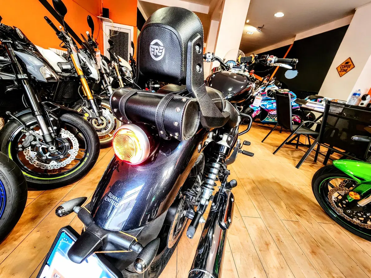 Royal Enfield Super Meteor 650 (2023 - 26) (11)
