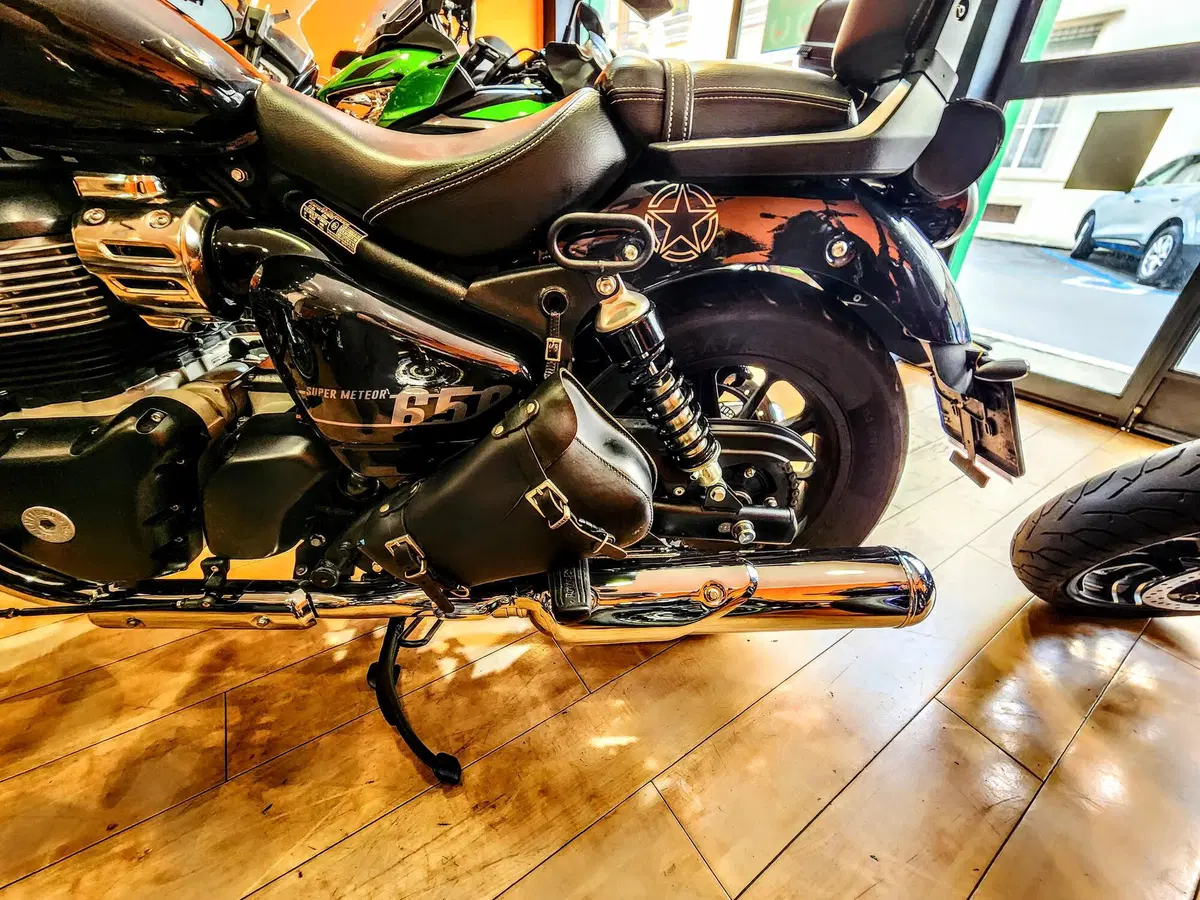 Royal Enfield Super Meteor 650 (2023 - 26) (12)