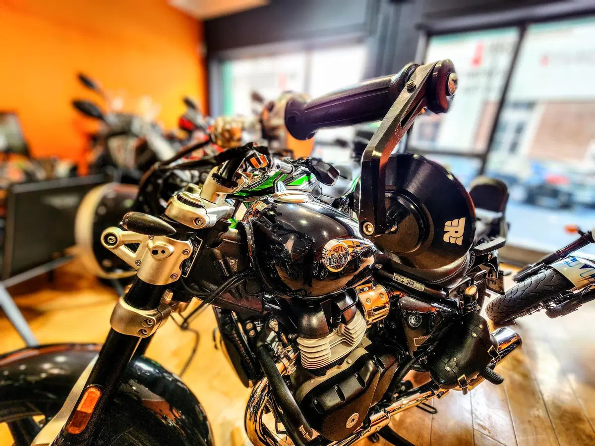 Royal Enfield Super Meteor 650 (2023 - 26) (16)
