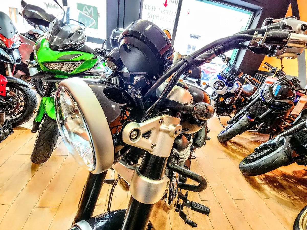 Royal Enfield Super Meteor 650 (2023 - 26) (17)