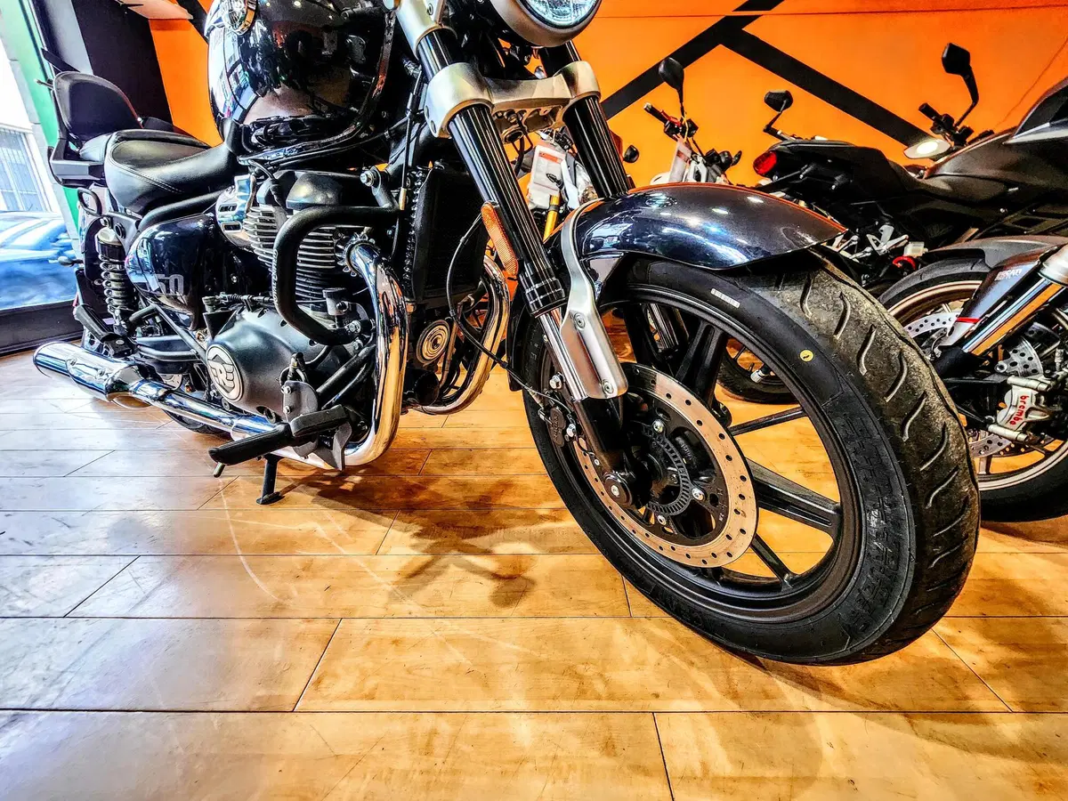 Royal Enfield Super Meteor 650 (2023 - 26) (18)