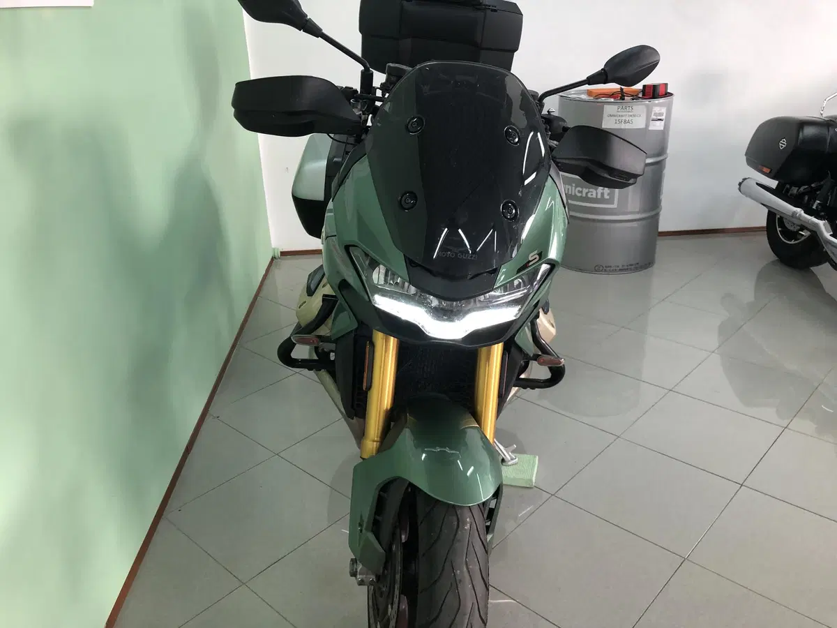 Moto Guzzi V100 Mandello S (2022 - 24) (2)
