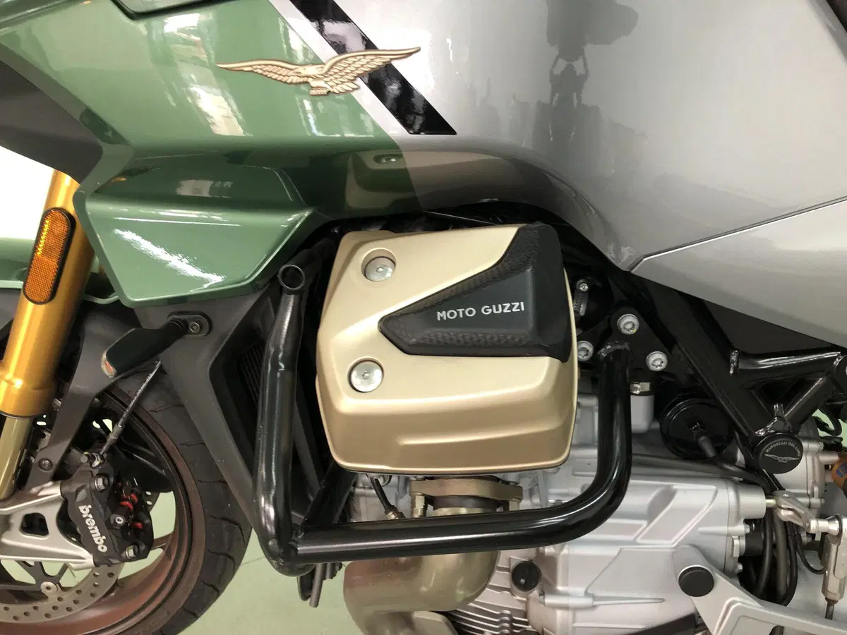 Moto Guzzi V100 Mandello S (2022 - 24) (6)
