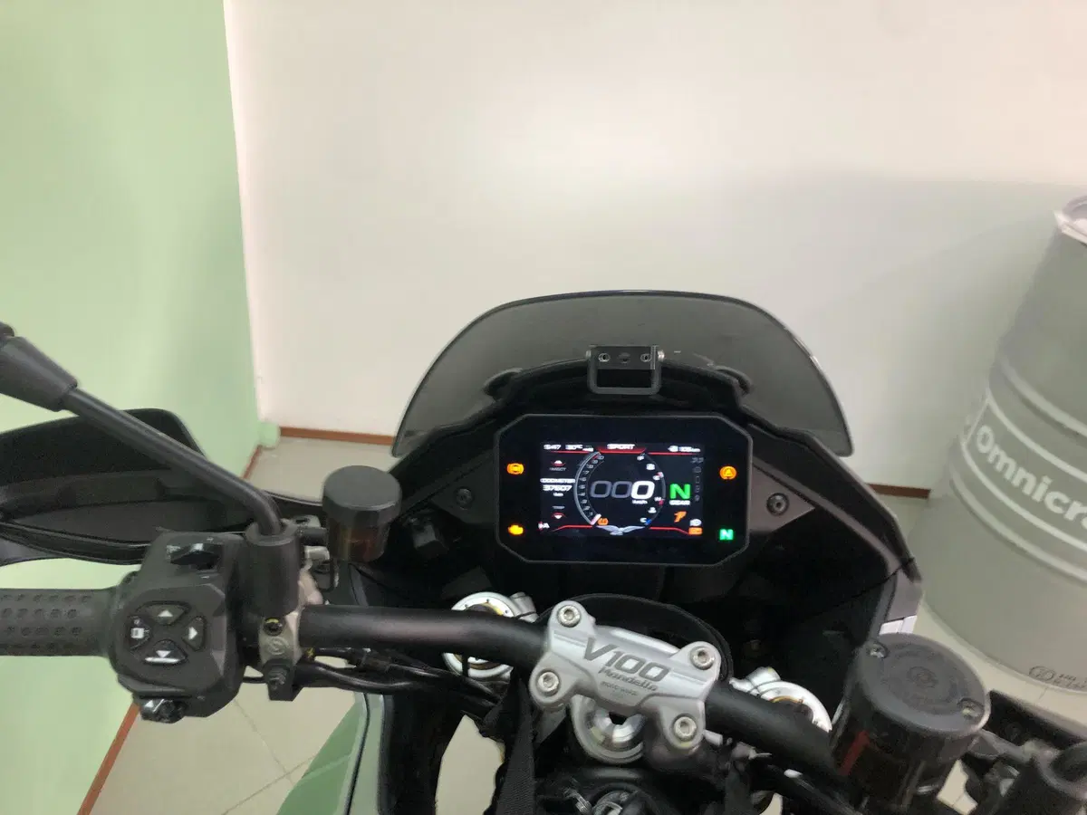 Moto Guzzi V100 Mandello S (2022 - 24) (10)