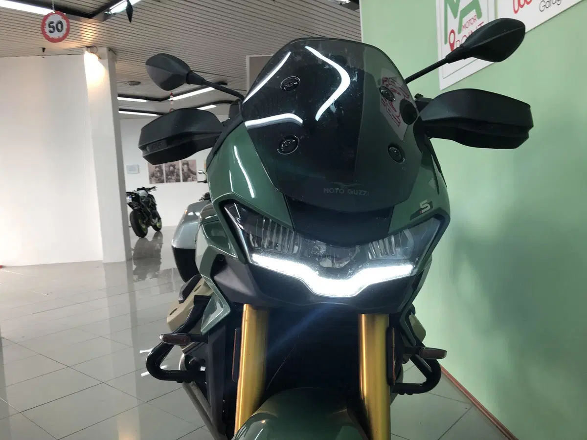 Moto Guzzi V100 Mandello S (2022 - 24) (13)