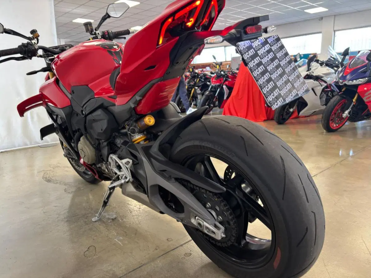 Ducati Streetfighter V4 S (2025 - 26) (7)