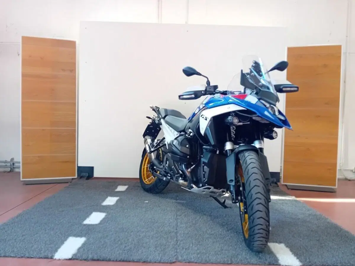 Bmw R 1300 GS (2023 - 26) (2)