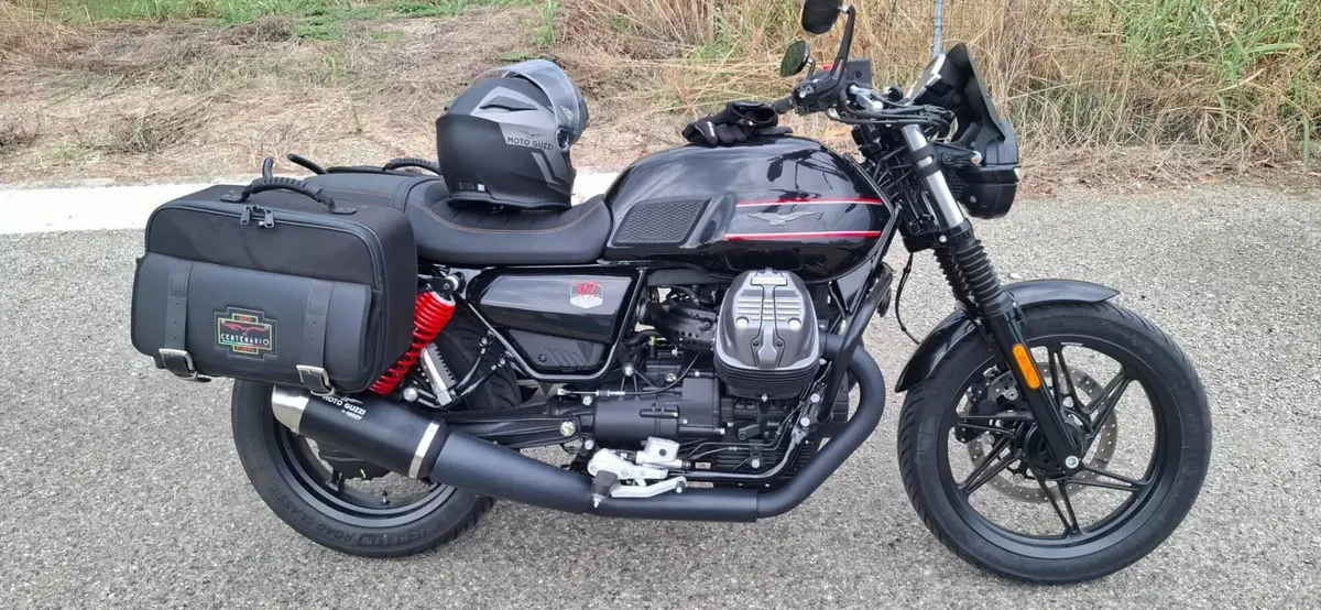 Moto Guzzi V7 Stone Special Edition (2022 - 25) (2)