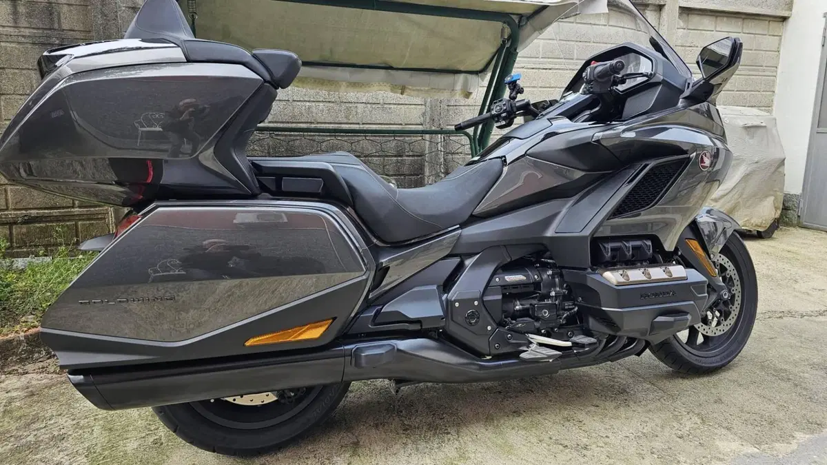 Honda GL 1800 Gold Wing Tour DCT & Airbag (2022 - 24) (2)