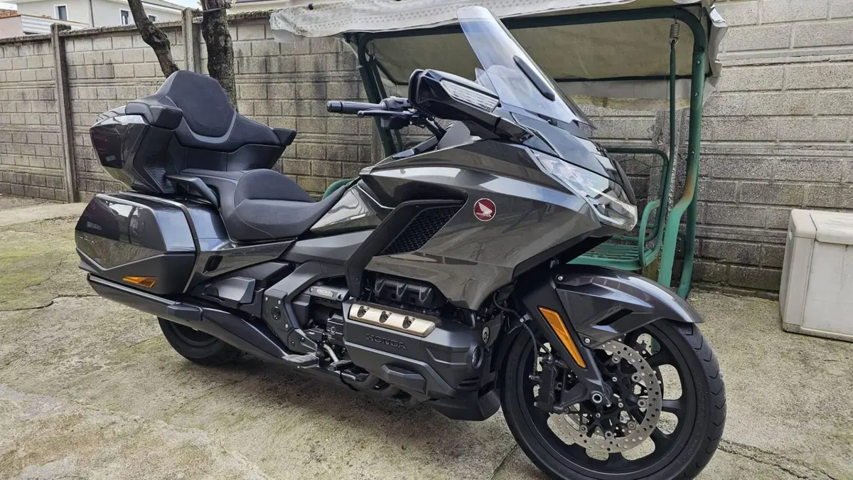 Honda GL 1800 Gold Wing Tour DCT & Airbag (2022 - 24) (3)