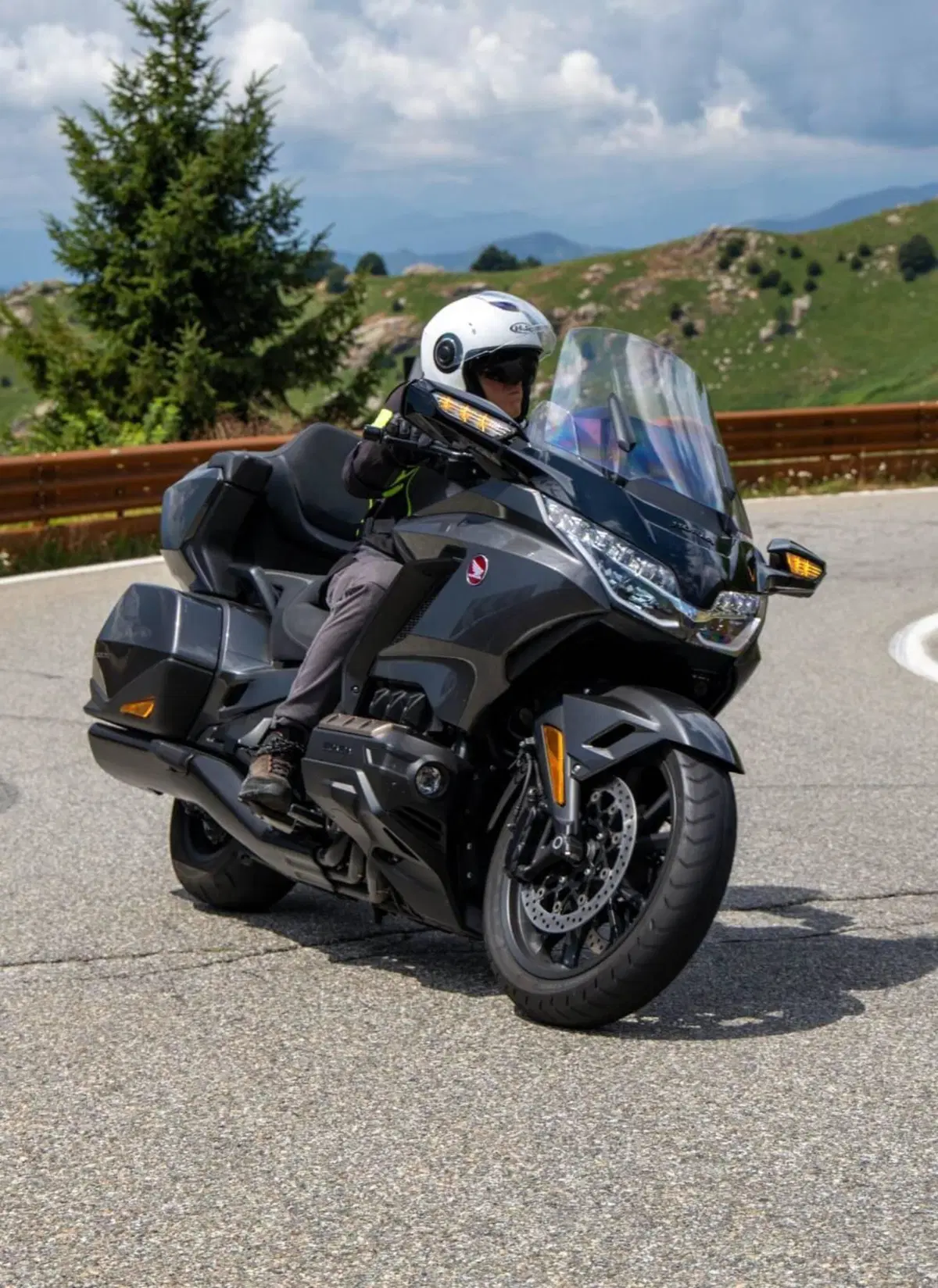 Honda GL 1800 Gold Wing Tour DCT & Airbag (2022 - 24) (5)