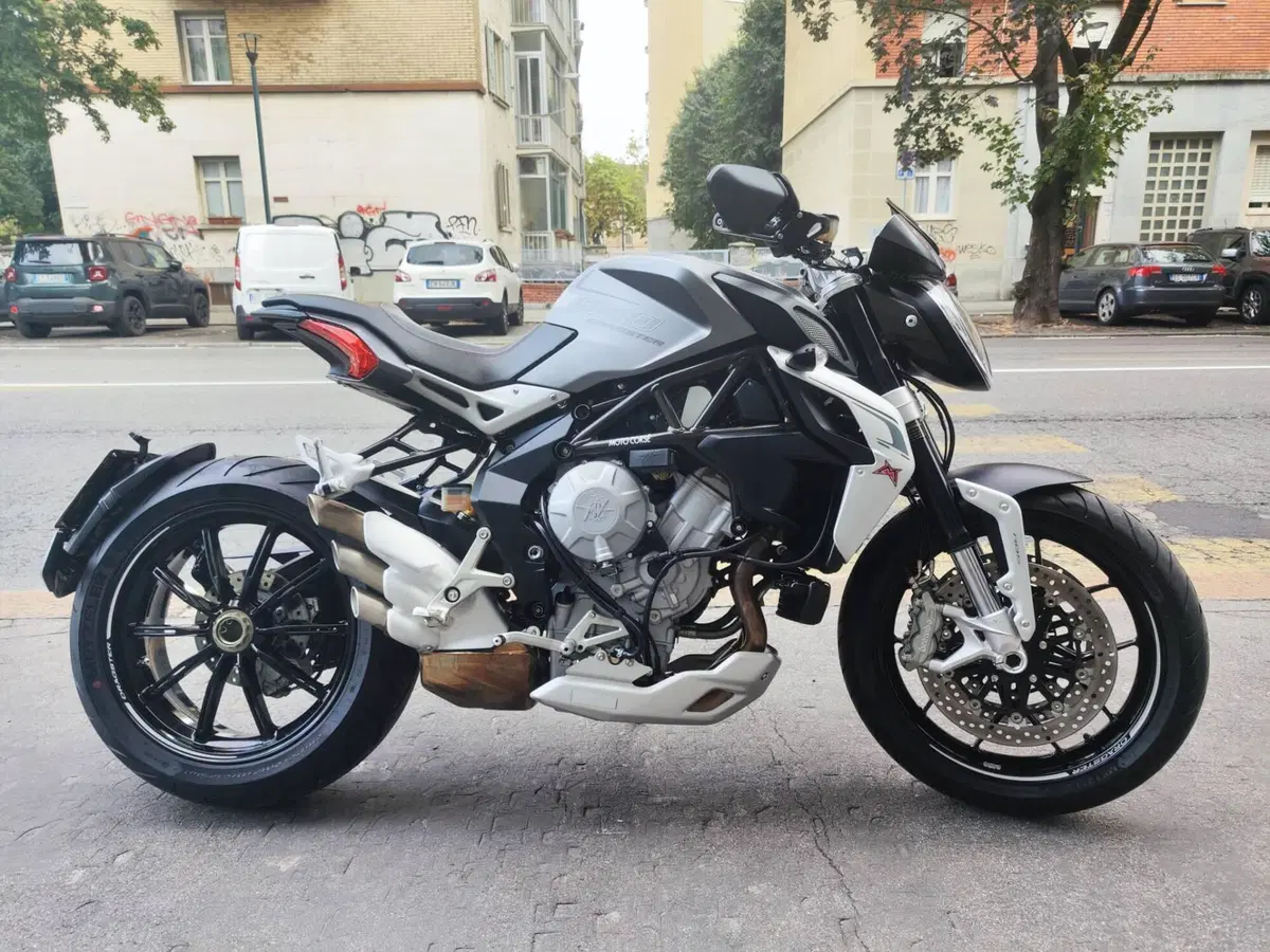 MV Agusta Dragster 800 (2014 - 19) (2)