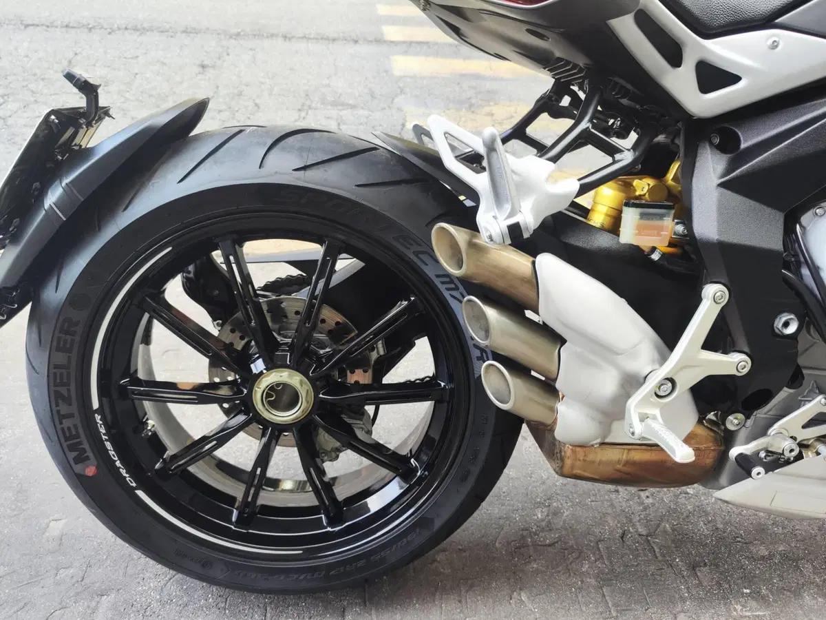 MV Agusta Dragster 800 (2014 - 19) (16)