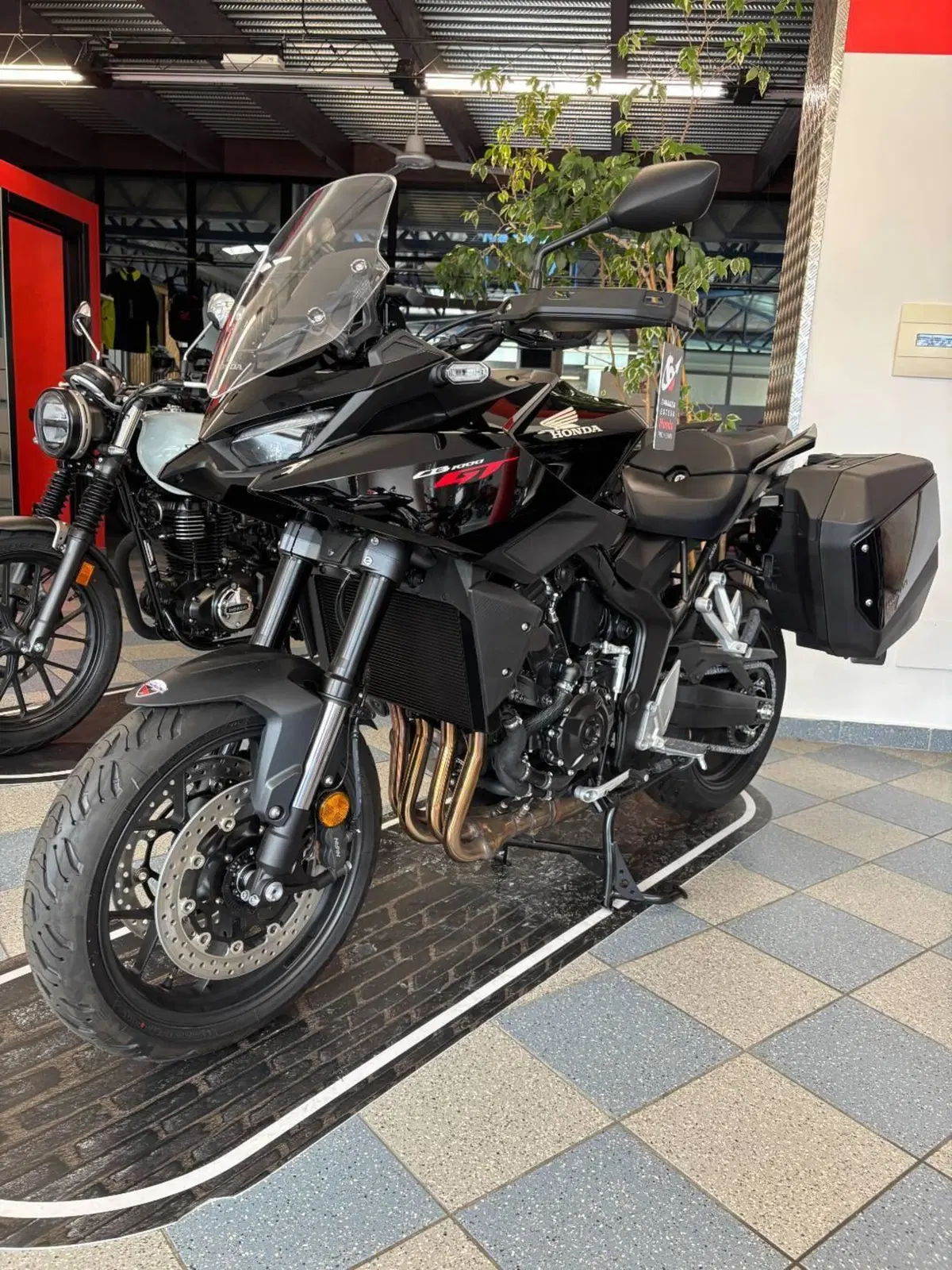 Honda CB 1000 GT (2026) (3)