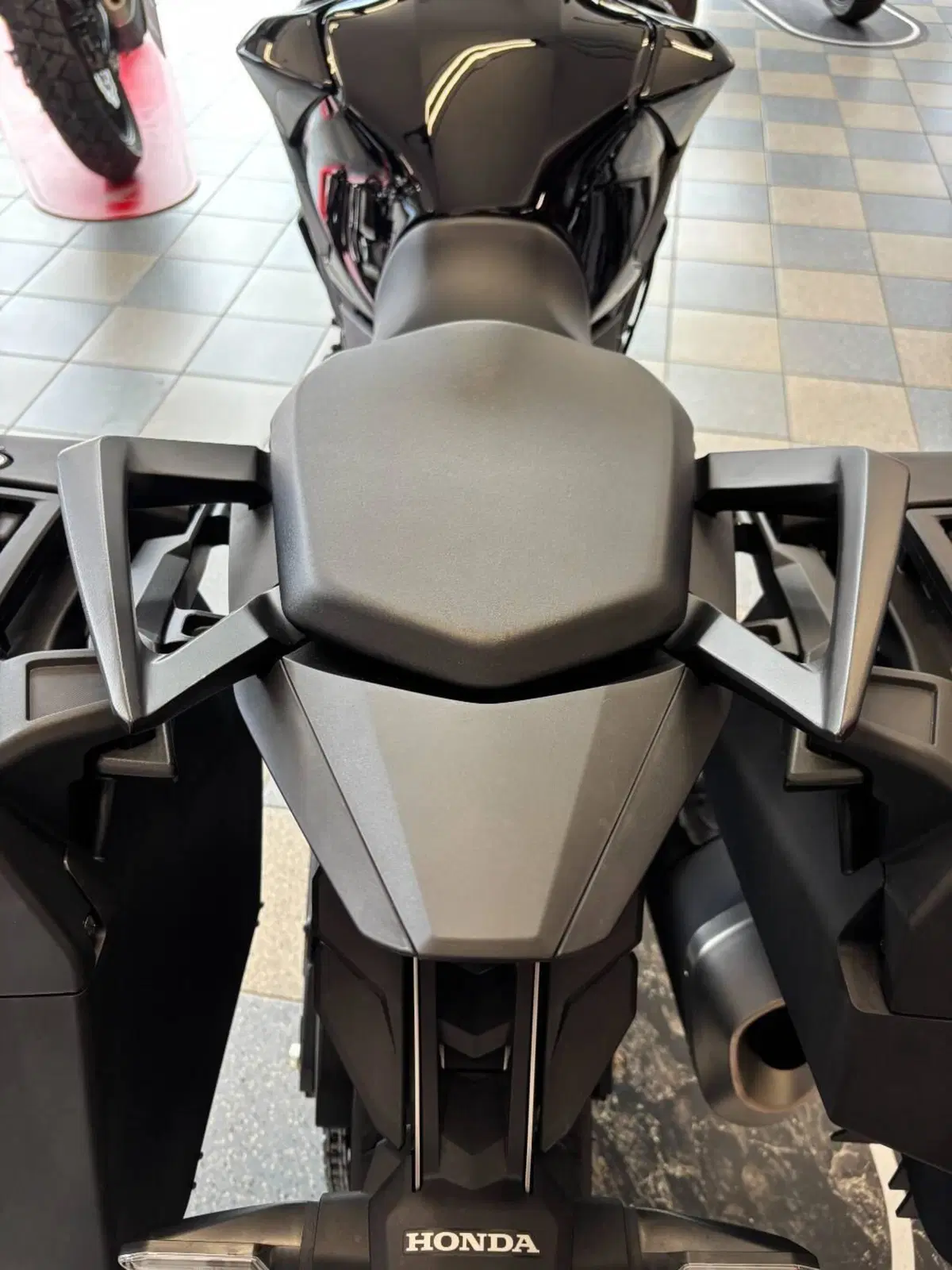 Honda CB 1000 GT (2026) (6)
