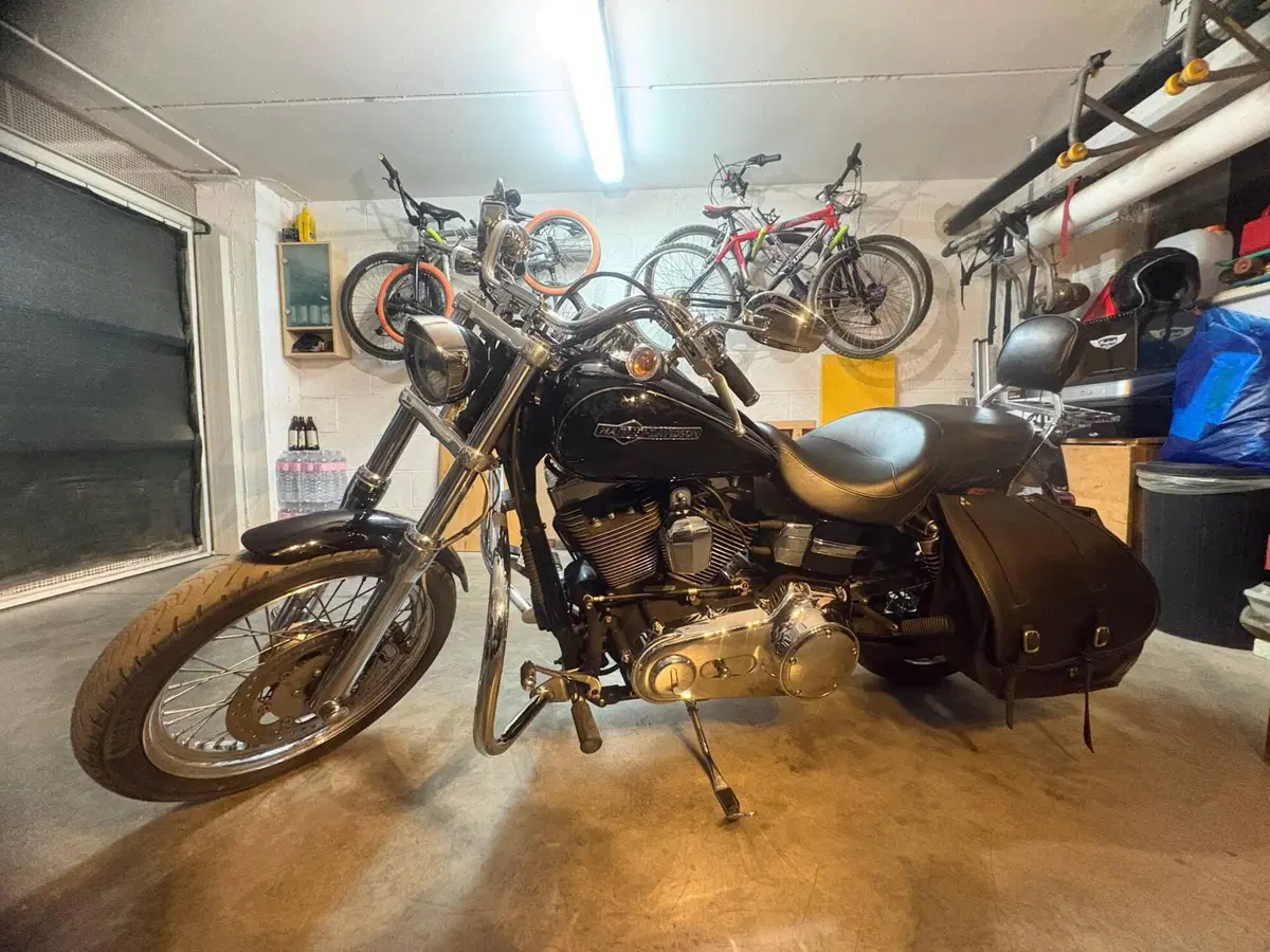 Harley-Davidson 1584 Super Glide Custom (2008 - 13) - FXDC (2)