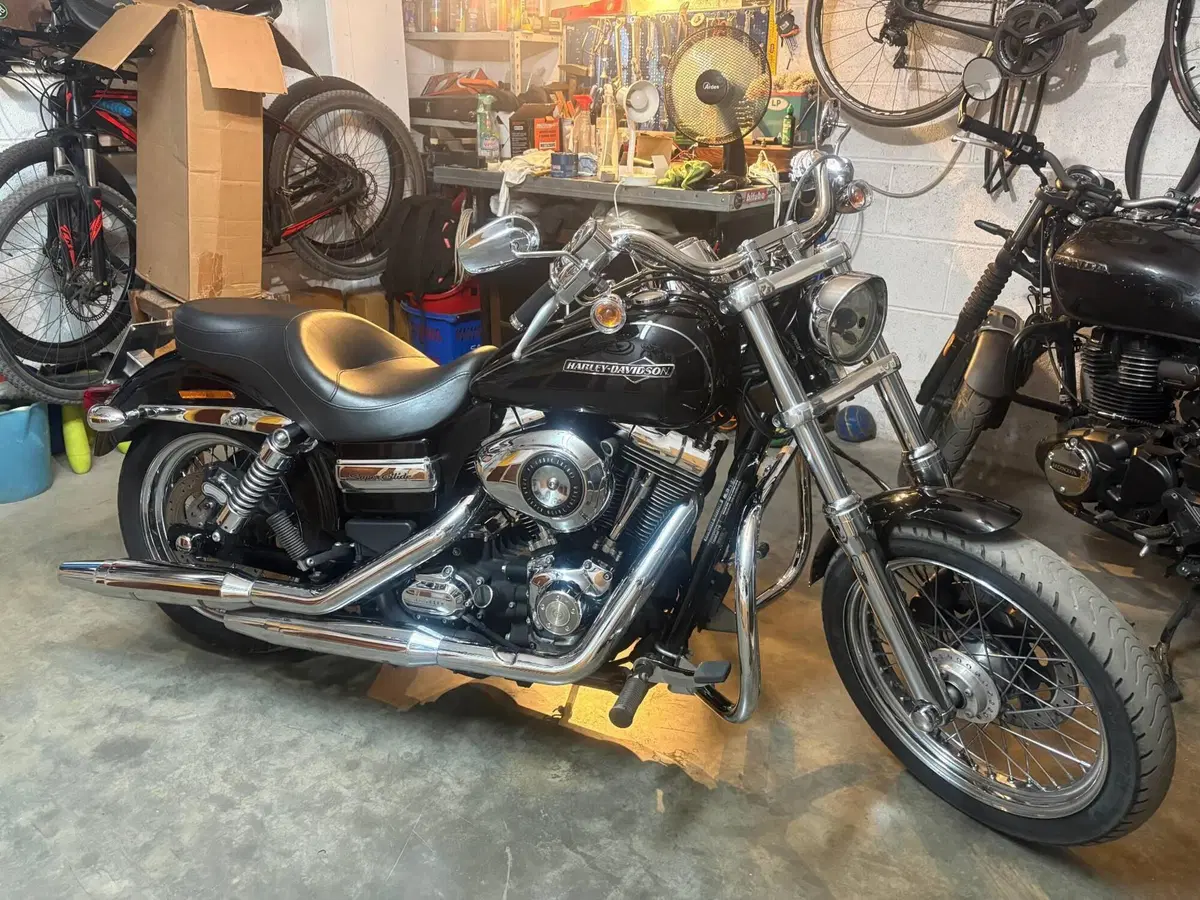 Harley-Davidson 1584 Super Glide Custom (2008 - 13) - FXDC (5)