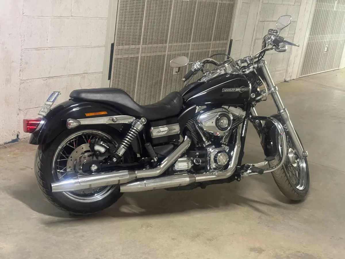 Harley-Davidson 1584 Super Glide Custom (2008 - 13) - FXDC (6)