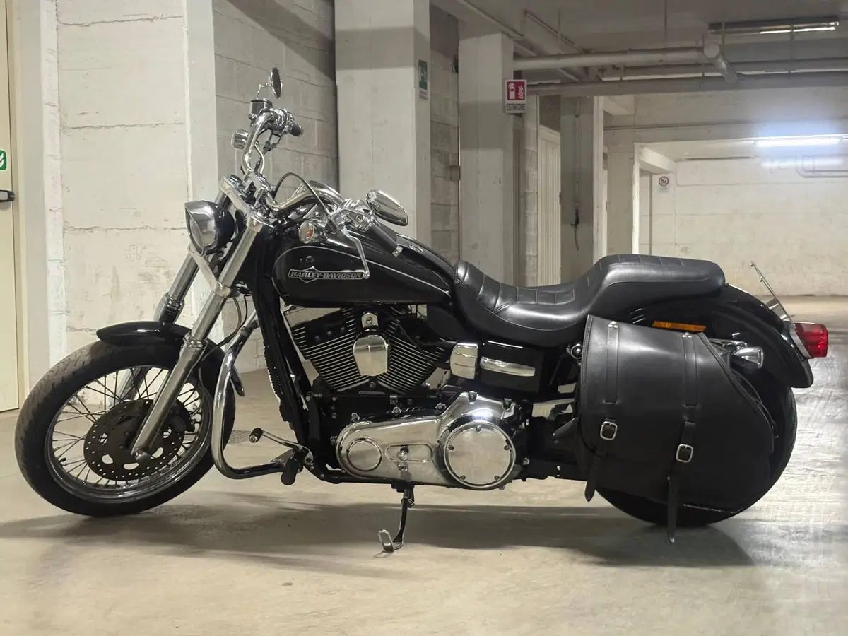 Harley-Davidson 1584 Super Glide Custom (2008 - 13) - FXDC (8)