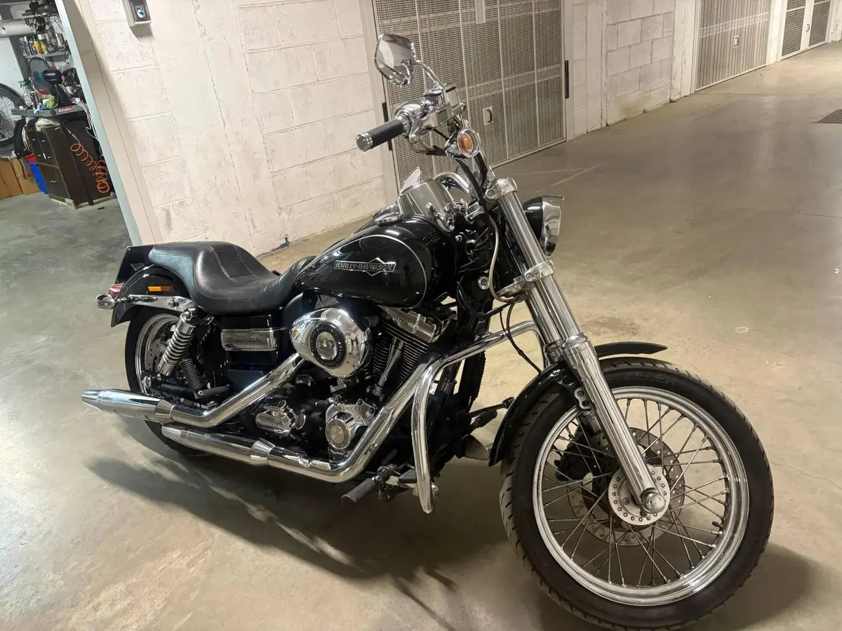 Harley-Davidson 1584 Super Glide Custom (2008 - 13) - FXDC (9)