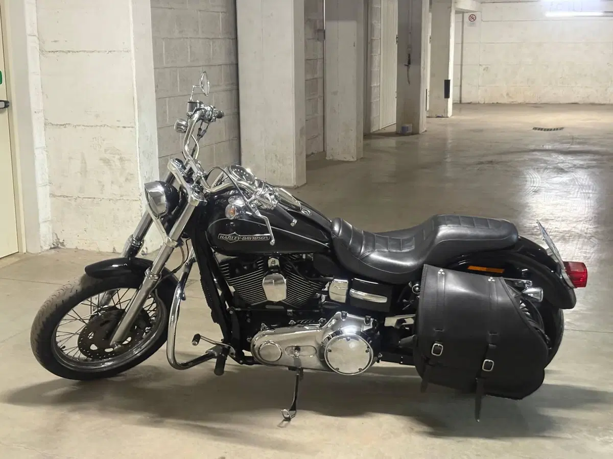 Harley-Davidson 1584 Super Glide Custom (2008 - 13) - FXDC (10)