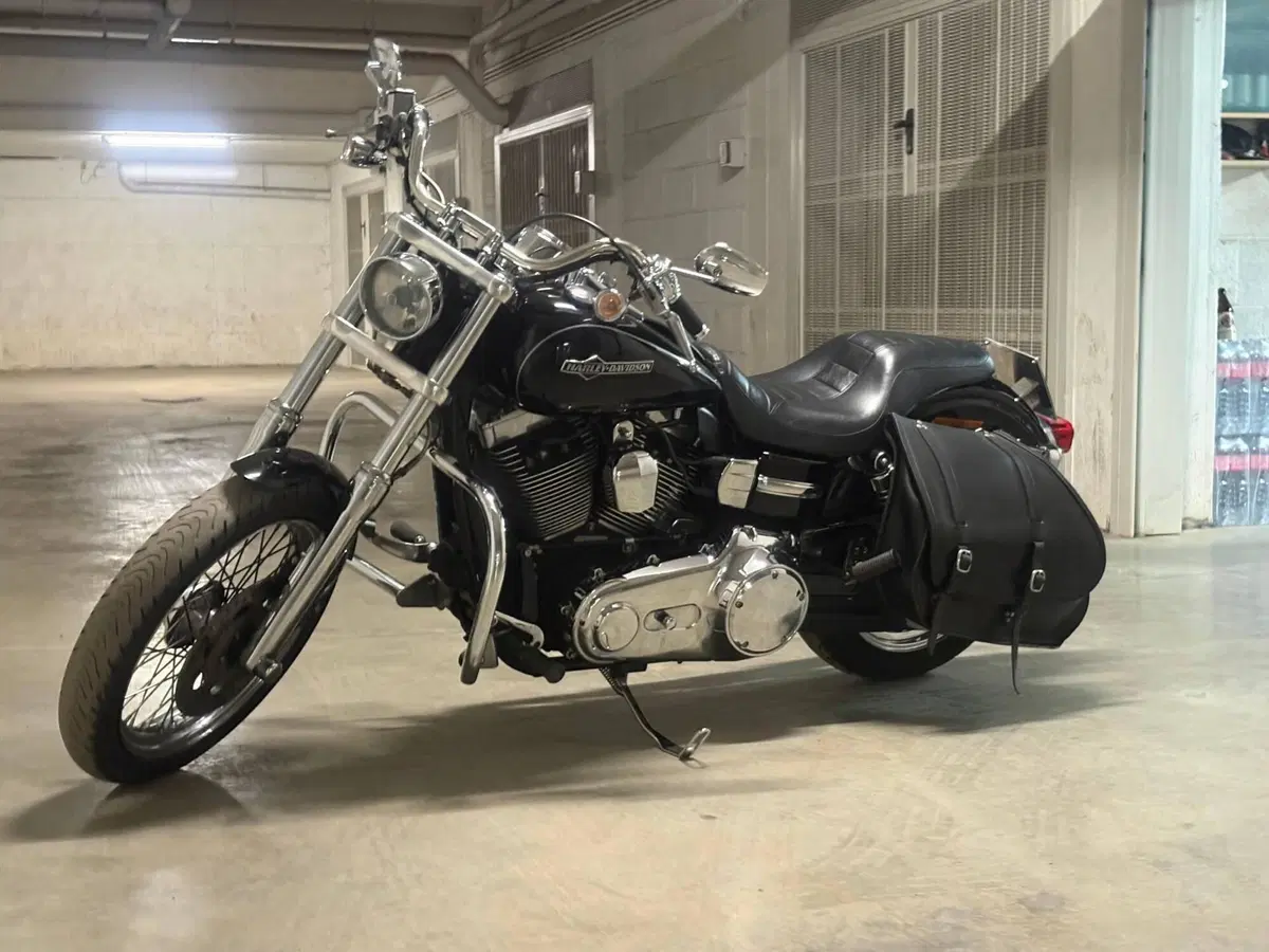 Harley-Davidson 1584 Super Glide Custom (2008 - 13) - FXDC (11)