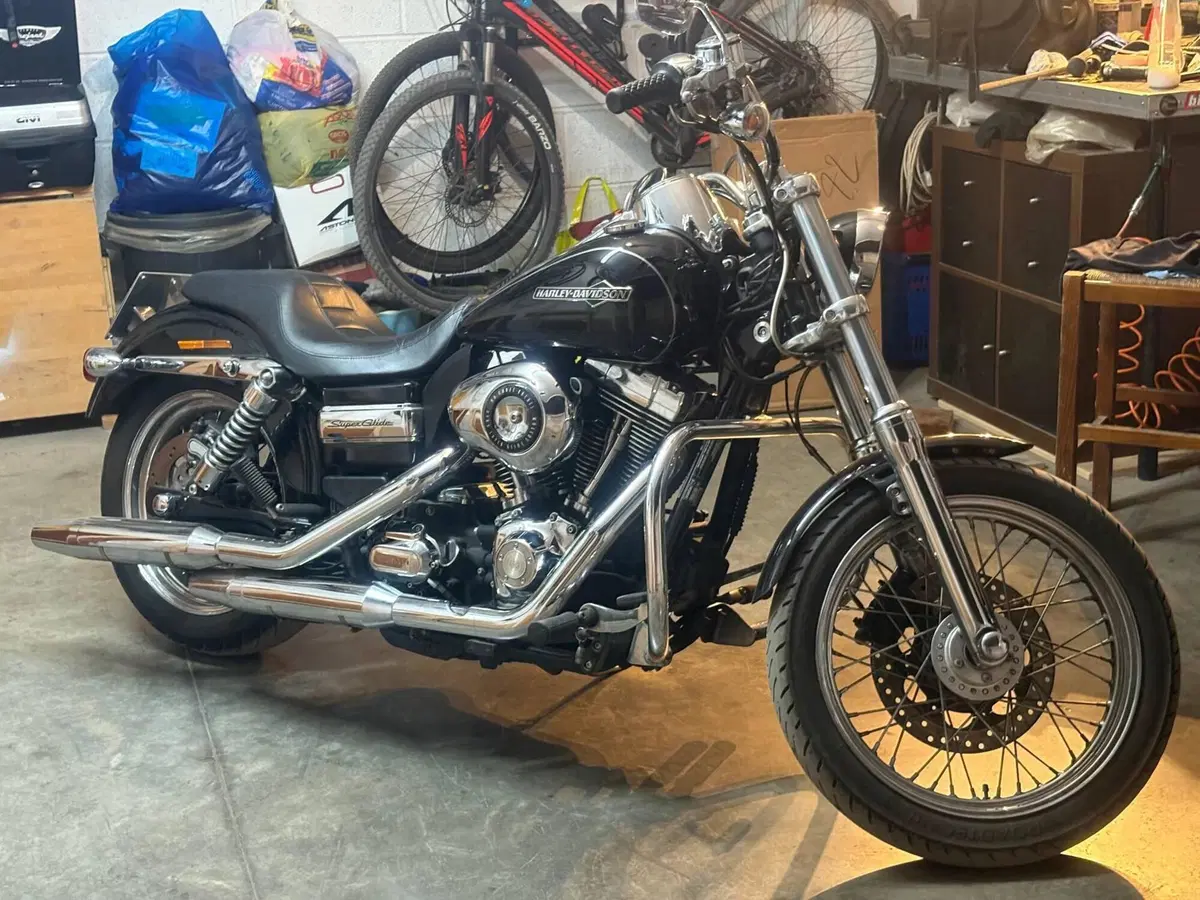 Harley-Davidson 1584 Super Glide Custom (2008 - 13) - FXDC (16)