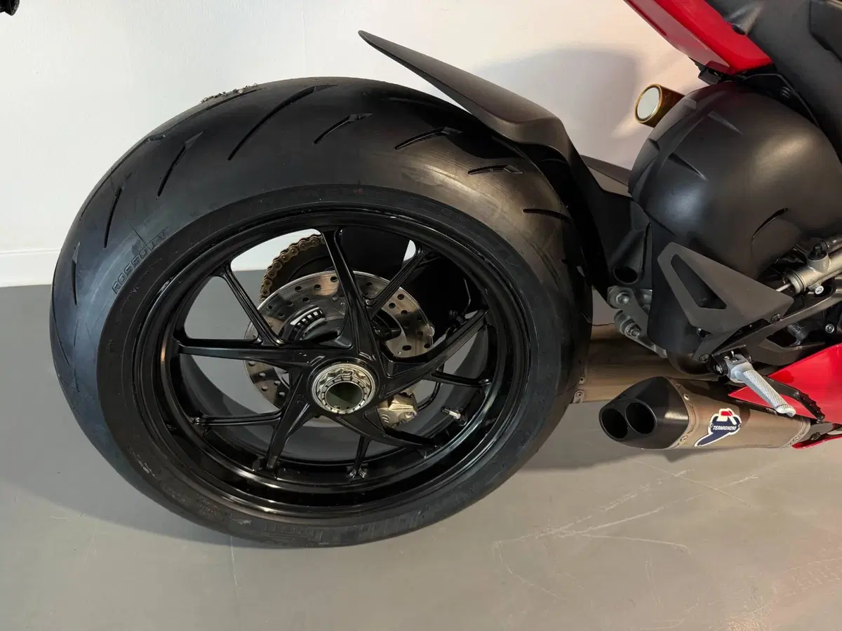 Ducati Panigale V4 (2022 - 24) (7)