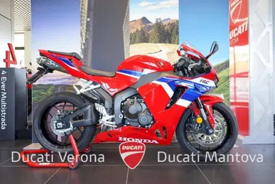 Honda CBR 600 RR (2024 - 26) usata