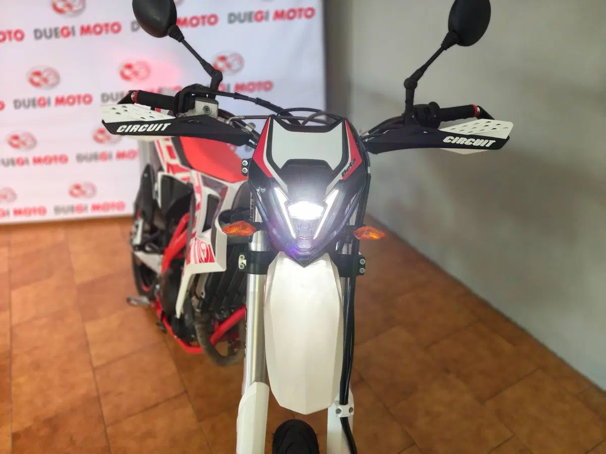 Betamotor RR 125 4T Motard LC (2021 - 23) (10)