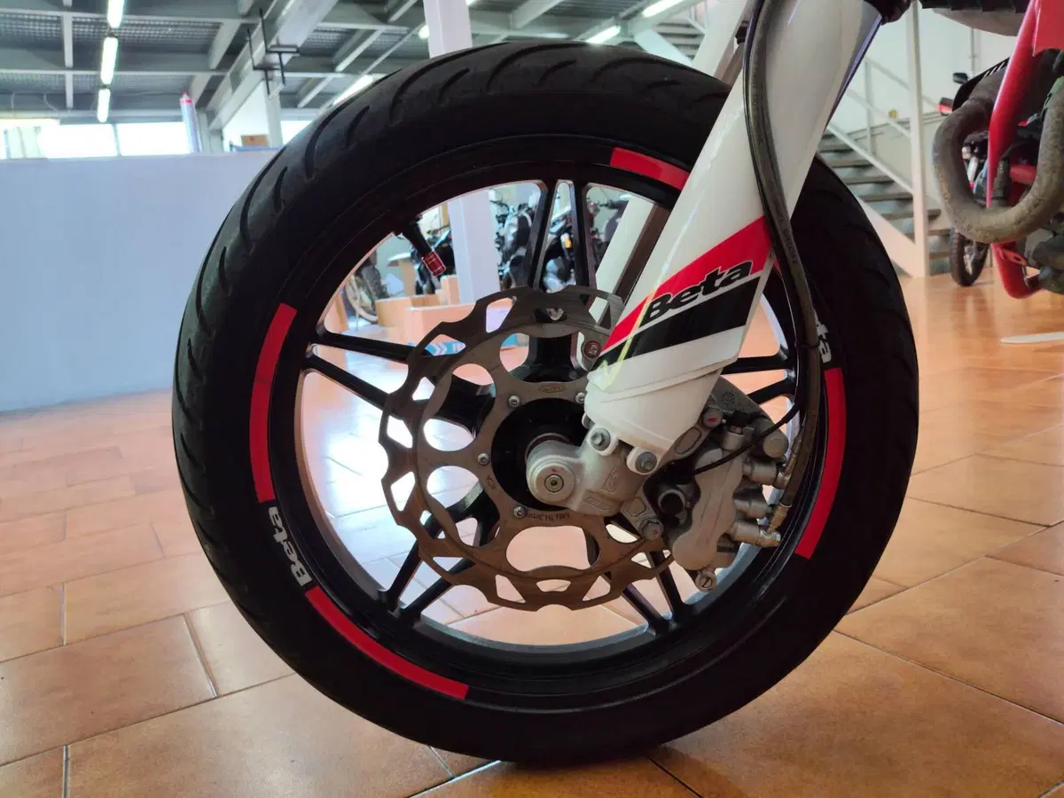 Betamotor RR 125 4T Motard LC (2021 - 23) (13)
