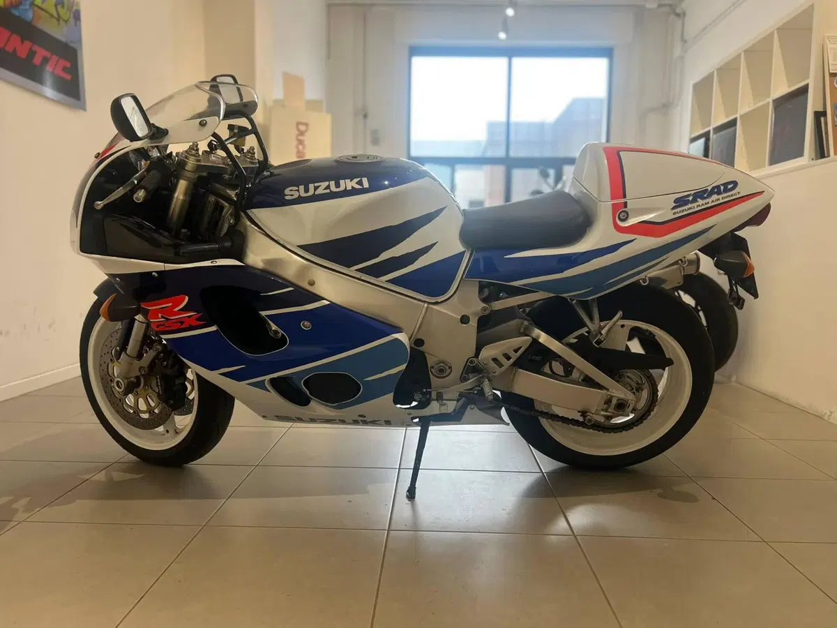 Suzuki GSX R 750 (1996 - 97) (2)