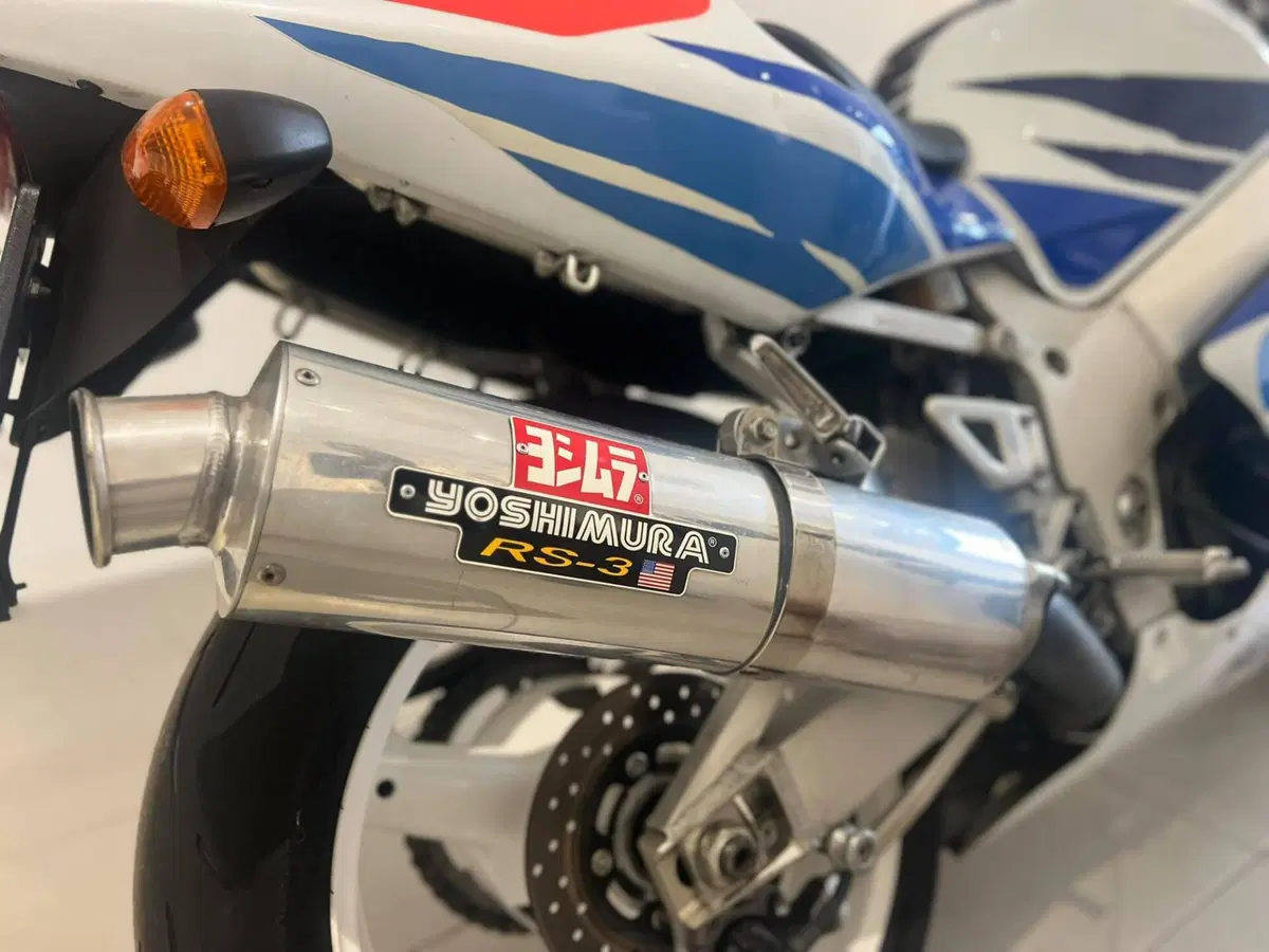 Suzuki GSX R 750 (1996 - 97) (4)