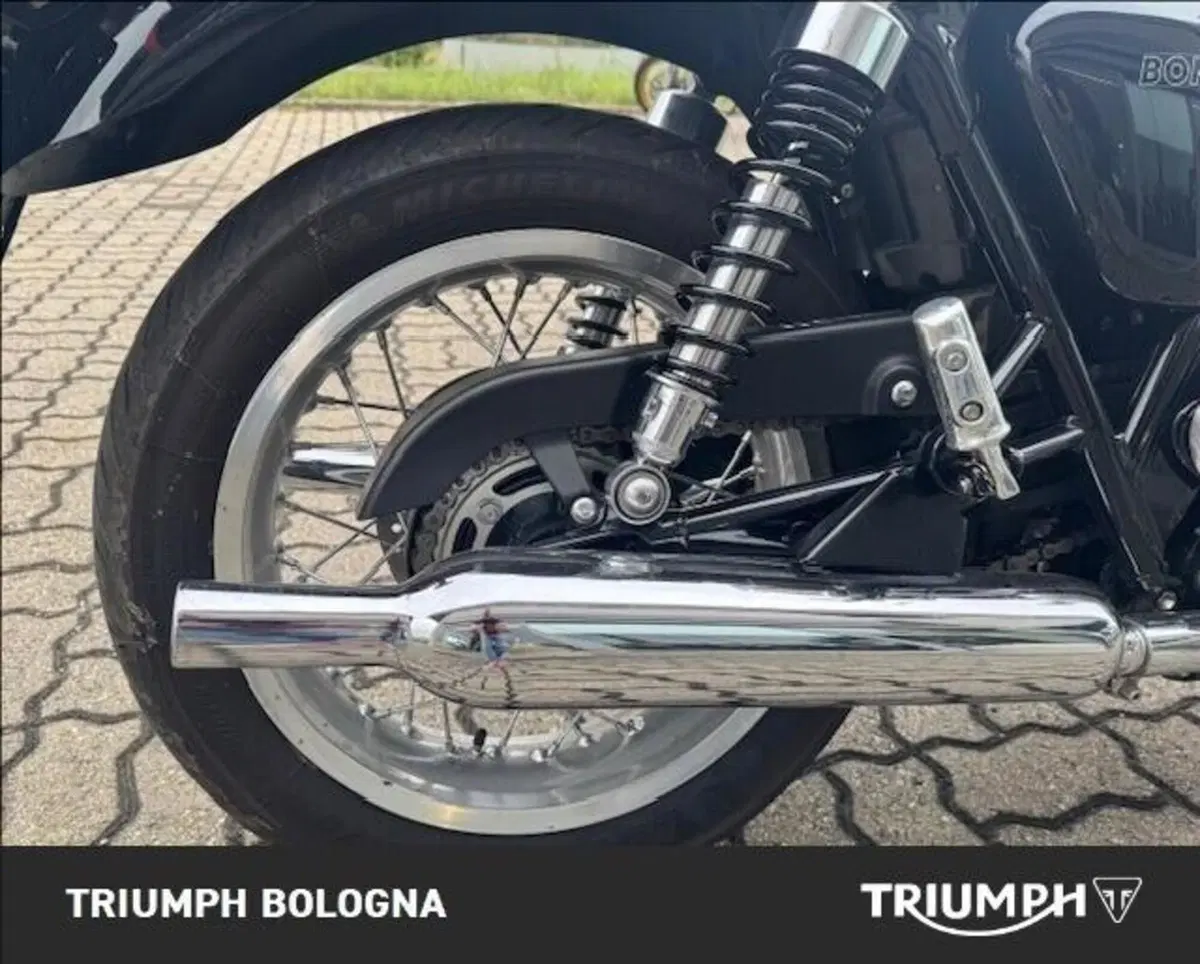 Triumph Bonneville T120 Black Stealth Edition (2024) (3)