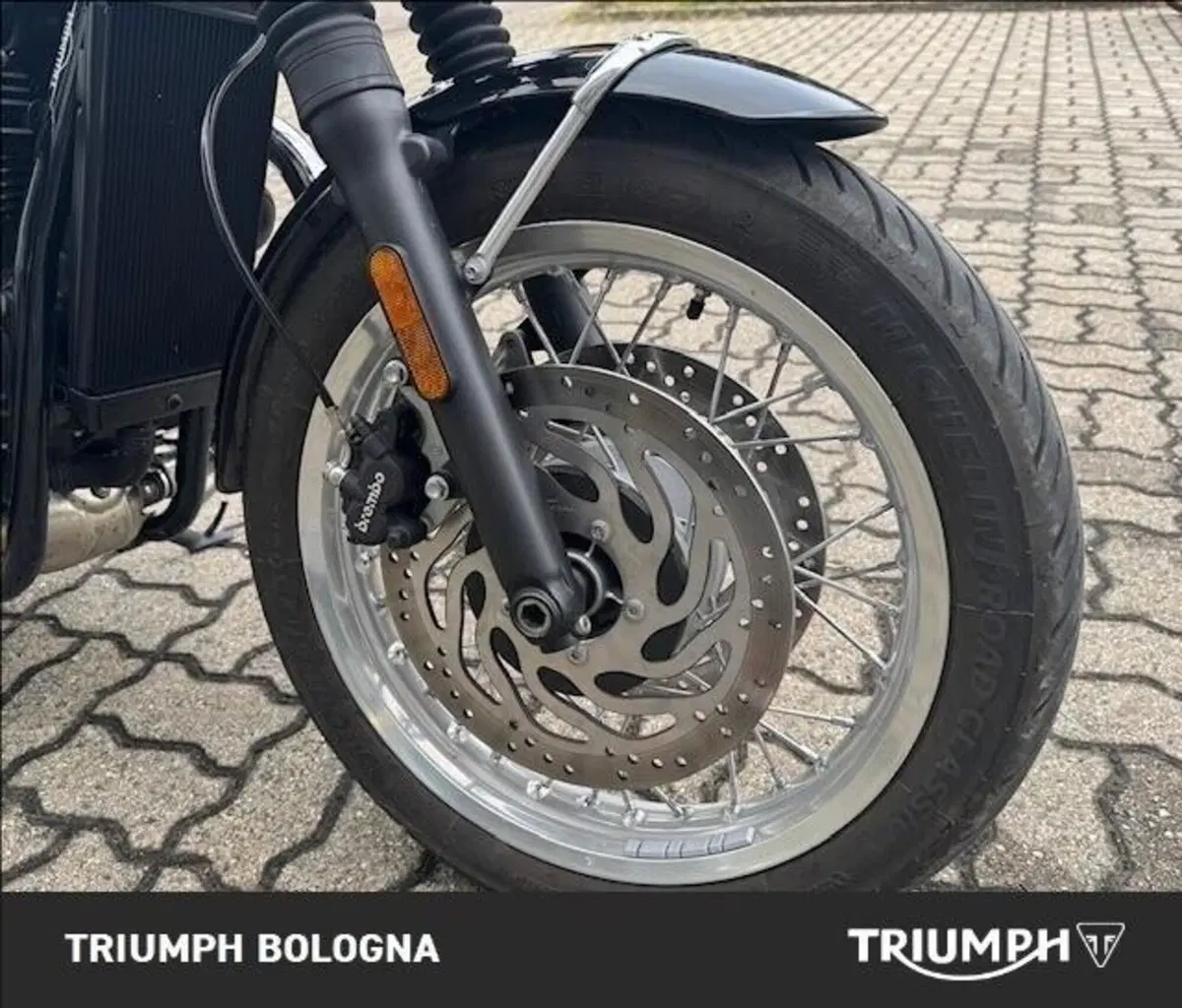 Triumph Bonneville T120 Black Stealth Edition (2024) (4)
