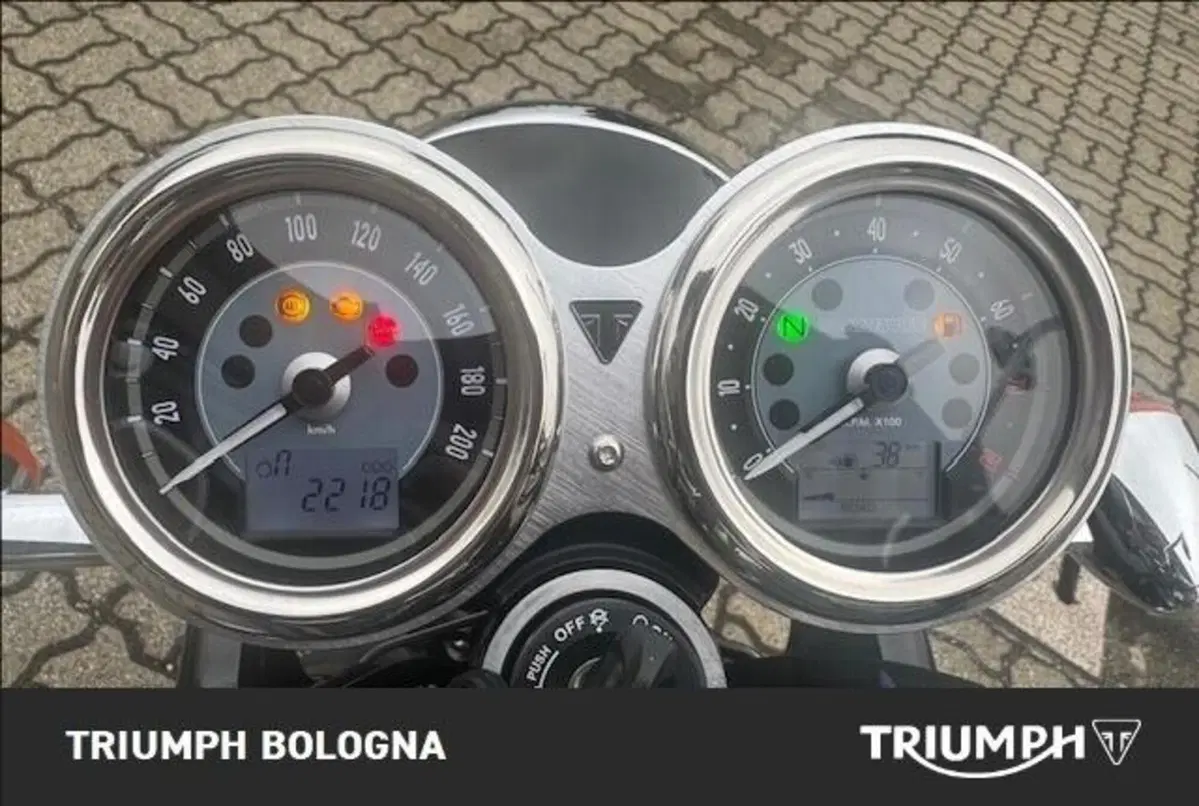 Triumph Bonneville T120 Black Stealth Edition (2024) (9)