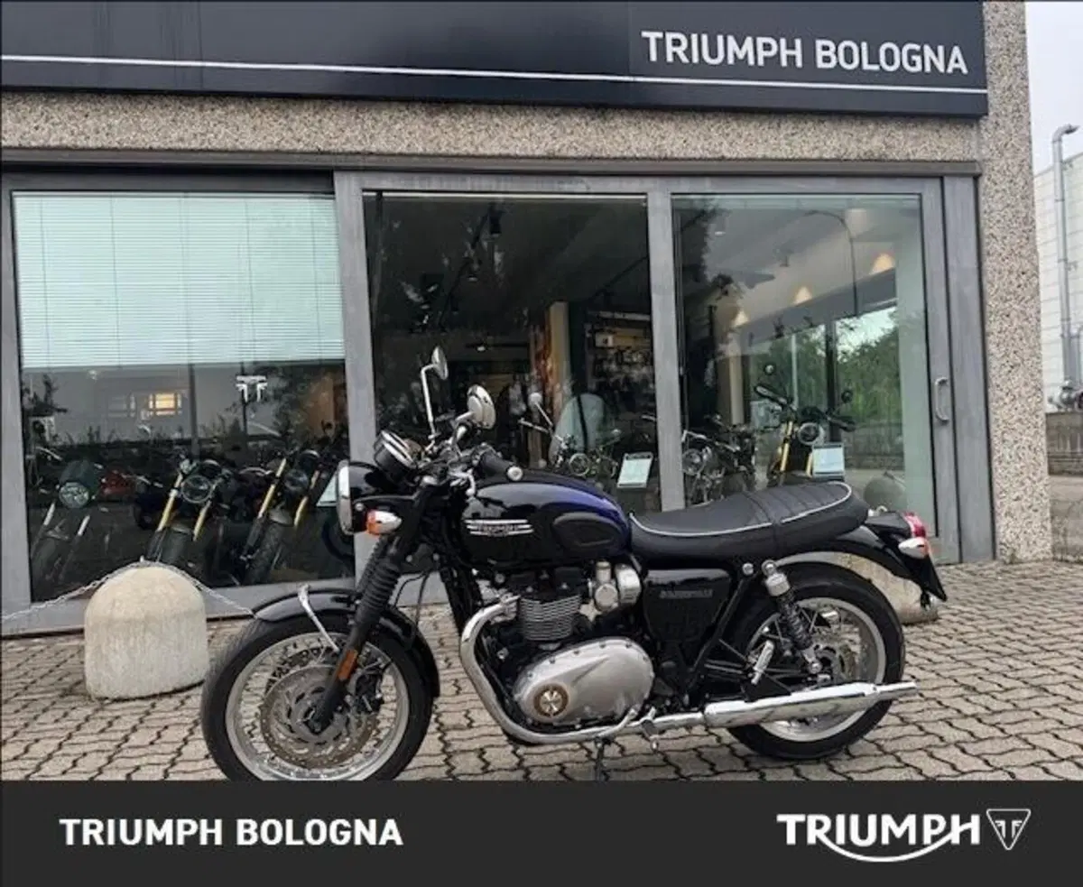 Triumph Bonneville T120 Black Stealth Edition (2024) (2)